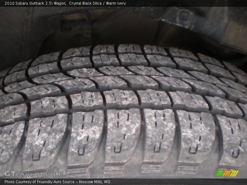 Crystal Black Silica / Warm Ivory 2010 Subaru Outback 2.5i Wagon