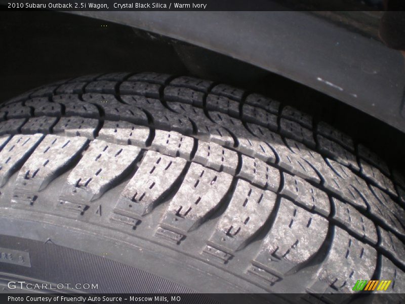 Crystal Black Silica / Warm Ivory 2010 Subaru Outback 2.5i Wagon