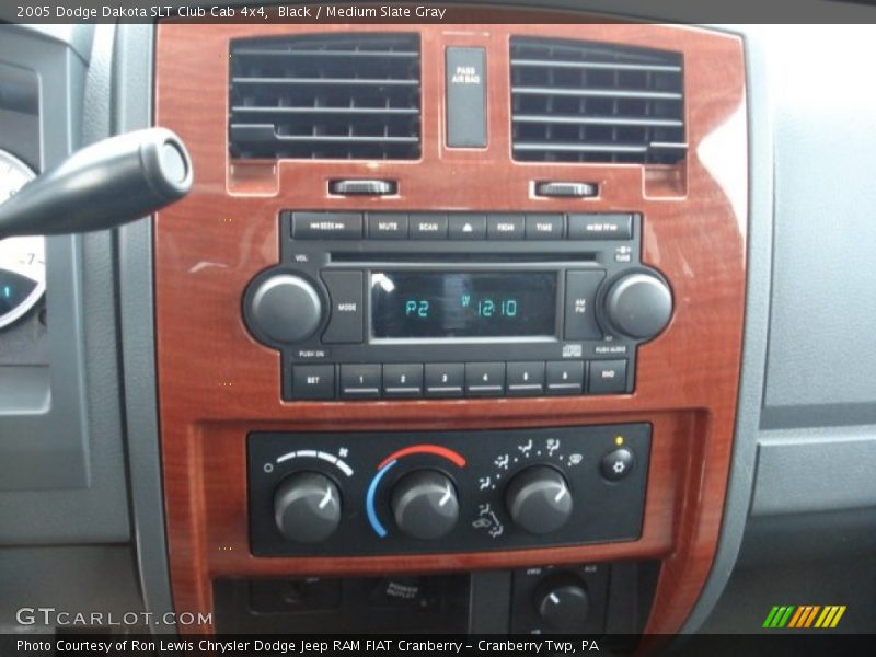 Controls of 2005 Dakota SLT Club Cab 4x4