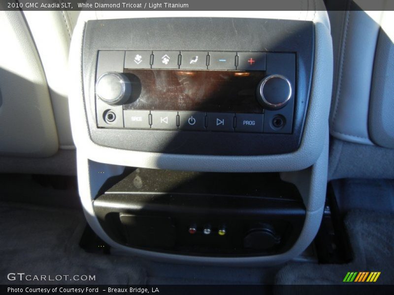 White Diamond Tricoat / Light Titanium 2010 GMC Acadia SLT