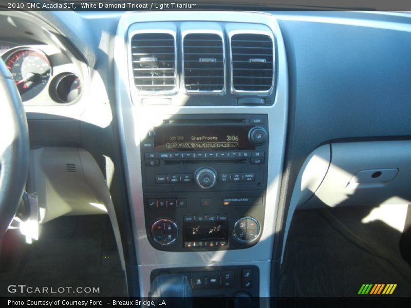 White Diamond Tricoat / Light Titanium 2010 GMC Acadia SLT