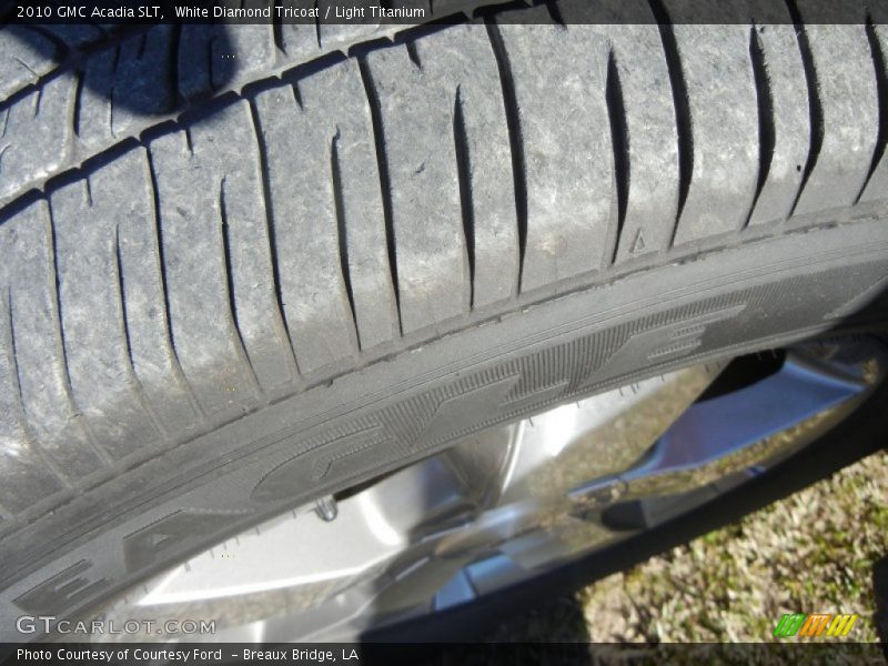 White Diamond Tricoat / Light Titanium 2010 GMC Acadia SLT