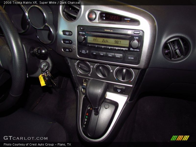 Super White / Dark Charcoal 2008 Toyota Matrix XR