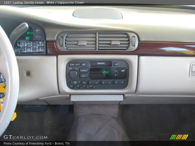 White / Cappuccino Cream 1997 Cadillac DeVille Sedan