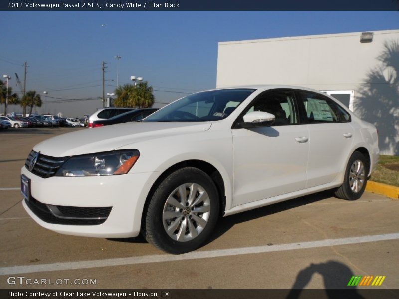 Candy White / Titan Black 2012 Volkswagen Passat 2.5L S