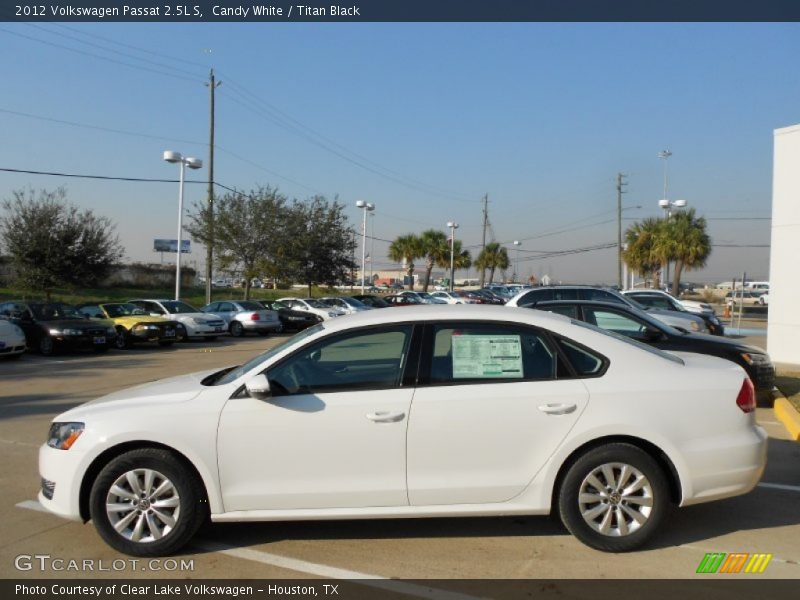 Candy White / Titan Black 2012 Volkswagen Passat 2.5L S