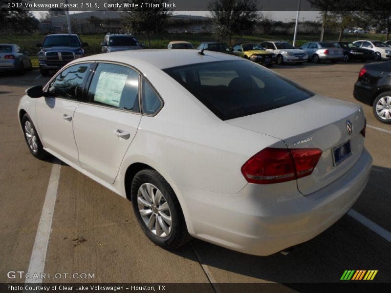 Candy White / Titan Black 2012 Volkswagen Passat 2.5L S