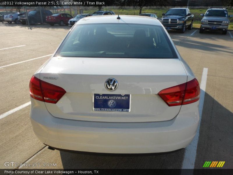 Candy White / Titan Black 2012 Volkswagen Passat 2.5L S