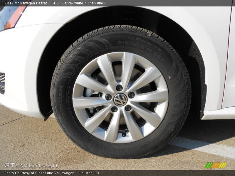 Candy White / Titan Black 2012 Volkswagen Passat 2.5L S