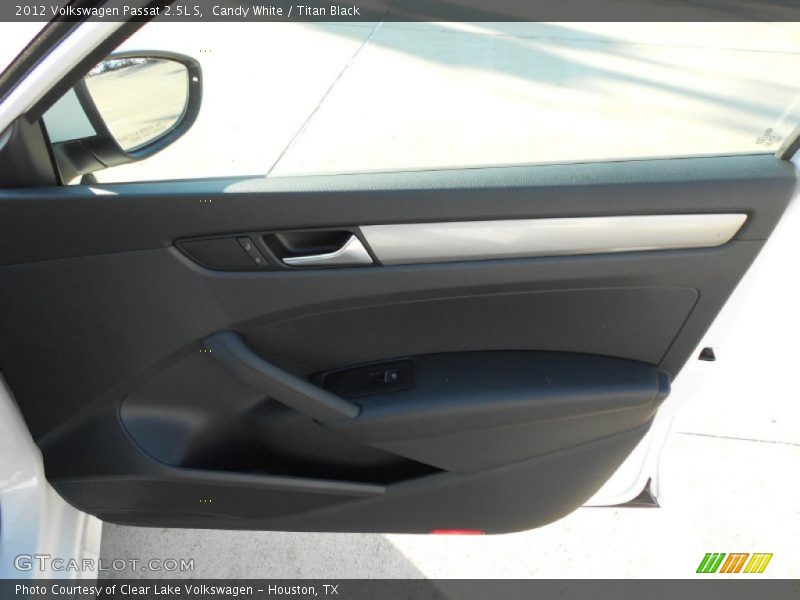 Candy White / Titan Black 2012 Volkswagen Passat 2.5L S