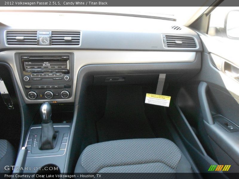 Candy White / Titan Black 2012 Volkswagen Passat 2.5L S