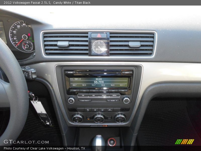 Candy White / Titan Black 2012 Volkswagen Passat 2.5L S