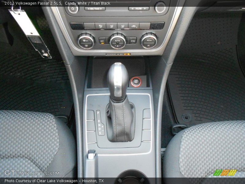Candy White / Titan Black 2012 Volkswagen Passat 2.5L S