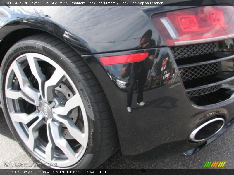 Phantom Black Pearl Effect / Black Fine Nappa Leather 2011 Audi R8 Spyder 5.2 FSI quattro