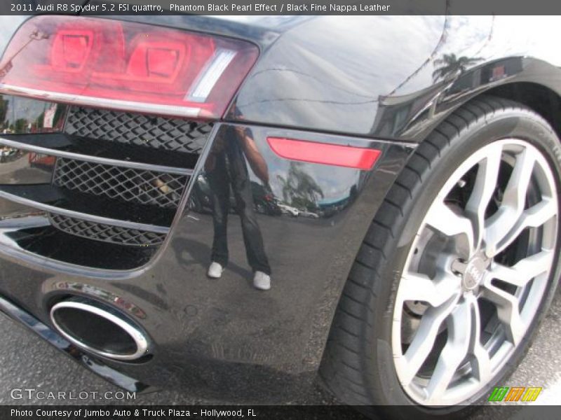 Phantom Black Pearl Effect / Black Fine Nappa Leather 2011 Audi R8 Spyder 5.2 FSI quattro