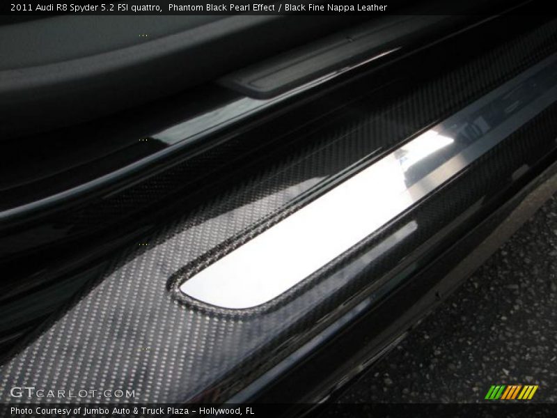 Phantom Black Pearl Effect / Black Fine Nappa Leather 2011 Audi R8 Spyder 5.2 FSI quattro