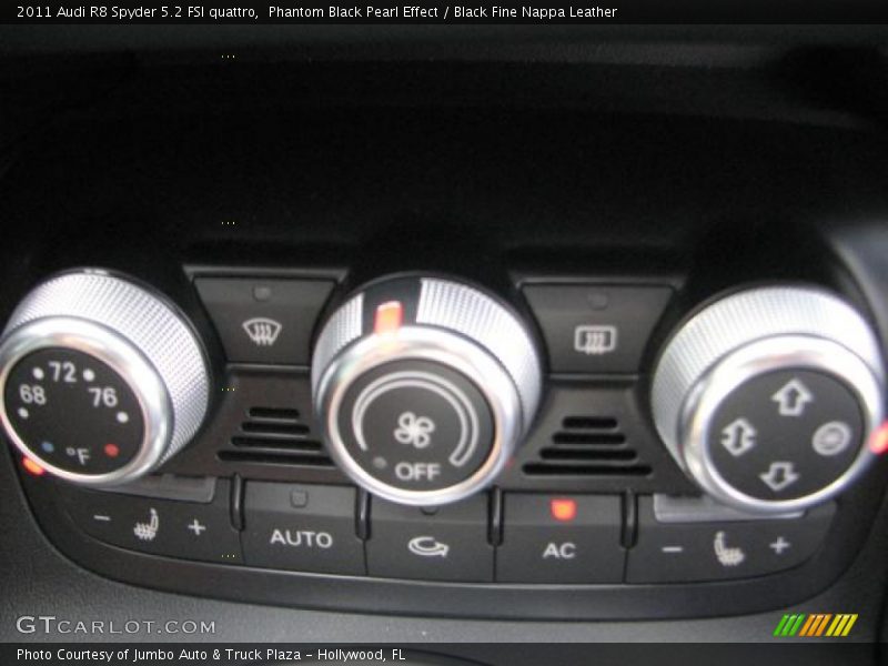 Controls of 2011 R8 Spyder 5.2 FSI quattro