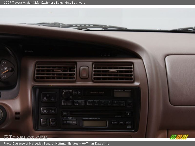 Cashmere Beige Metallic / Ivory 1997 Toyota Avalon XLS