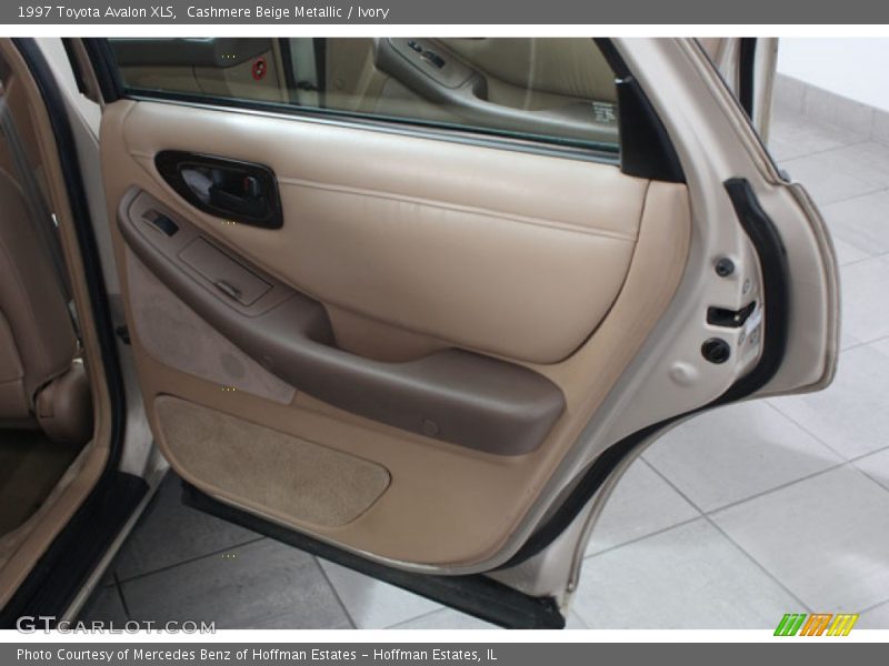 Cashmere Beige Metallic / Ivory 1997 Toyota Avalon XLS
