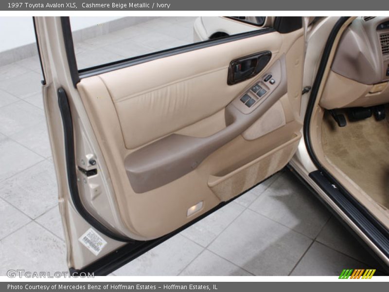 Cashmere Beige Metallic / Ivory 1997 Toyota Avalon XLS