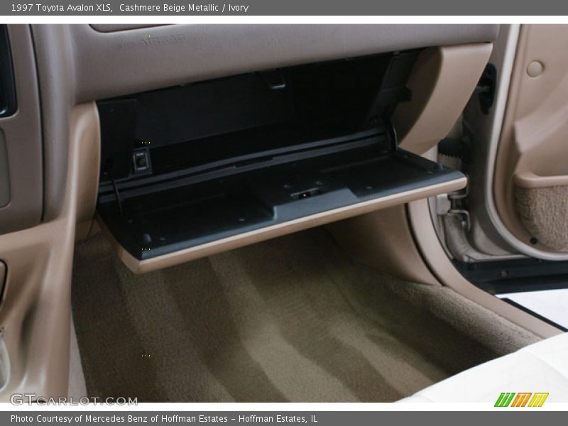 Cashmere Beige Metallic / Ivory 1997 Toyota Avalon XLS