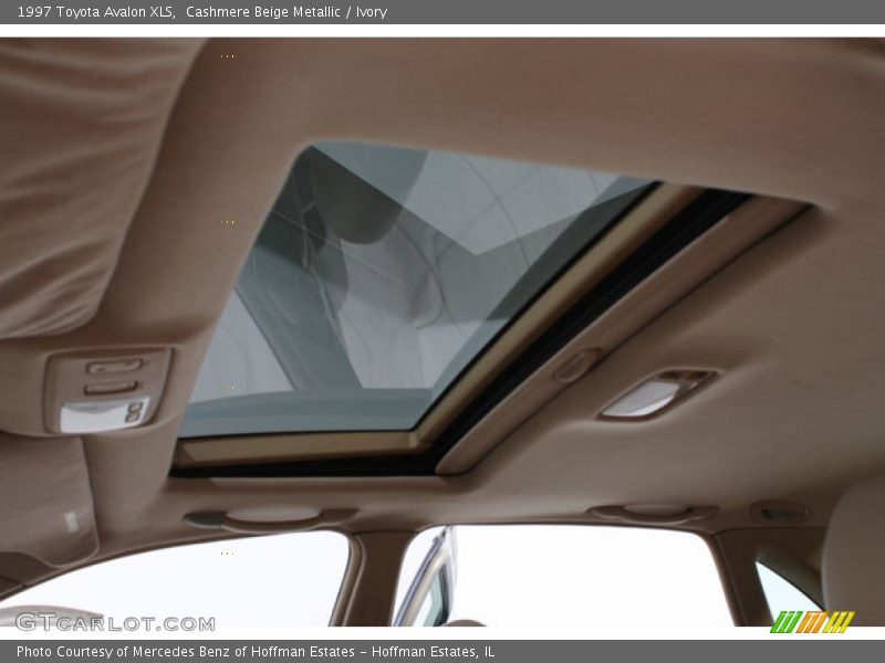 Cashmere Beige Metallic / Ivory 1997 Toyota Avalon XLS