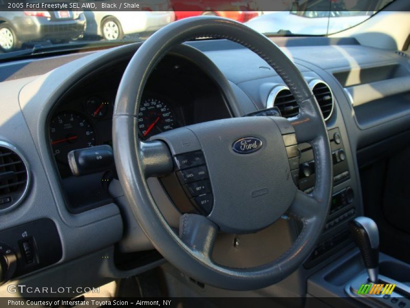  2005 Freestyle SEL AWD Steering Wheel