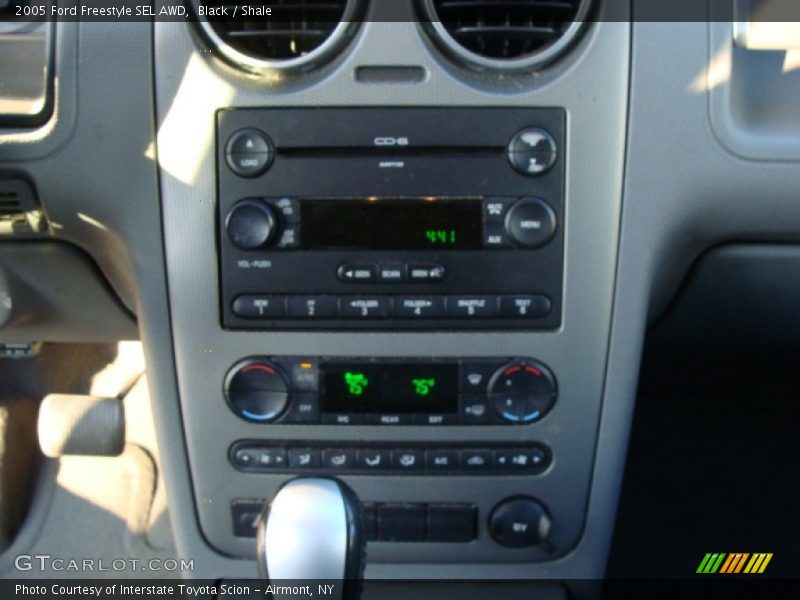 Controls of 2005 Freestyle SEL AWD