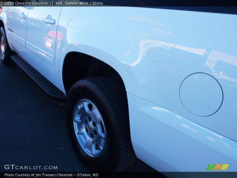 Summit White / Ebony 2011 Chevrolet Suburban LT 4x4