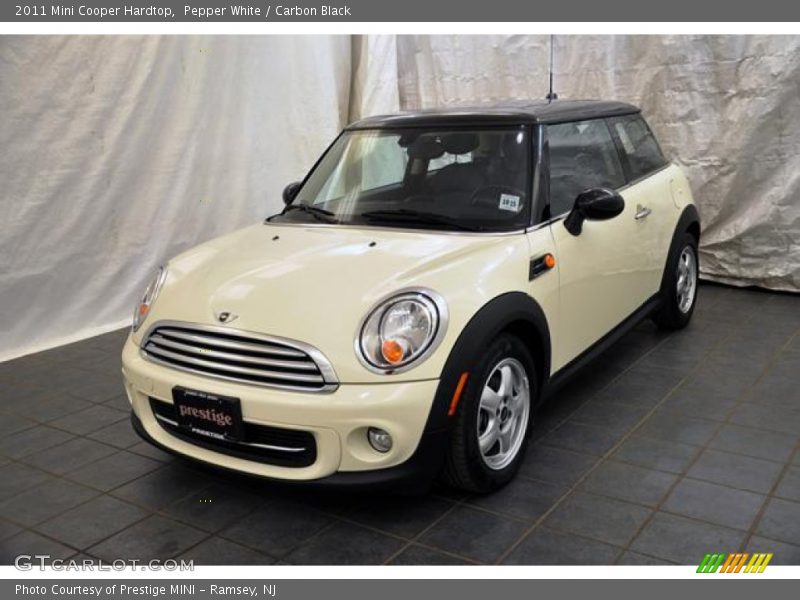 Pepper White / Carbon Black 2011 Mini Cooper Hardtop