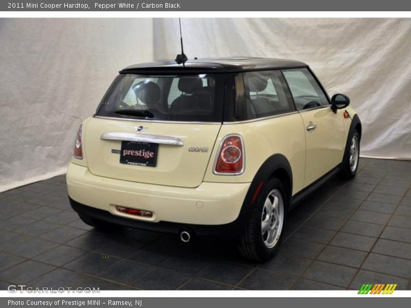 Pepper White / Carbon Black 2011 Mini Cooper Hardtop