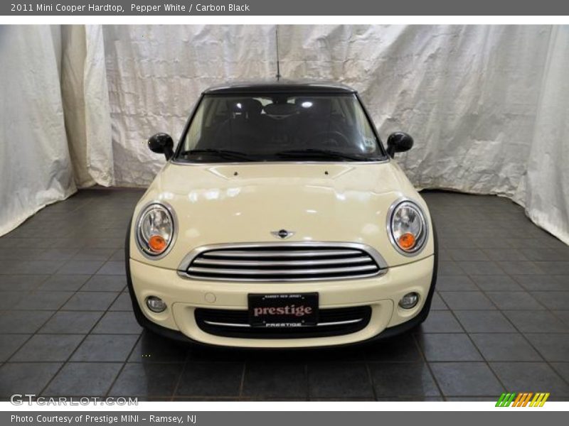 Pepper White / Carbon Black 2011 Mini Cooper Hardtop
