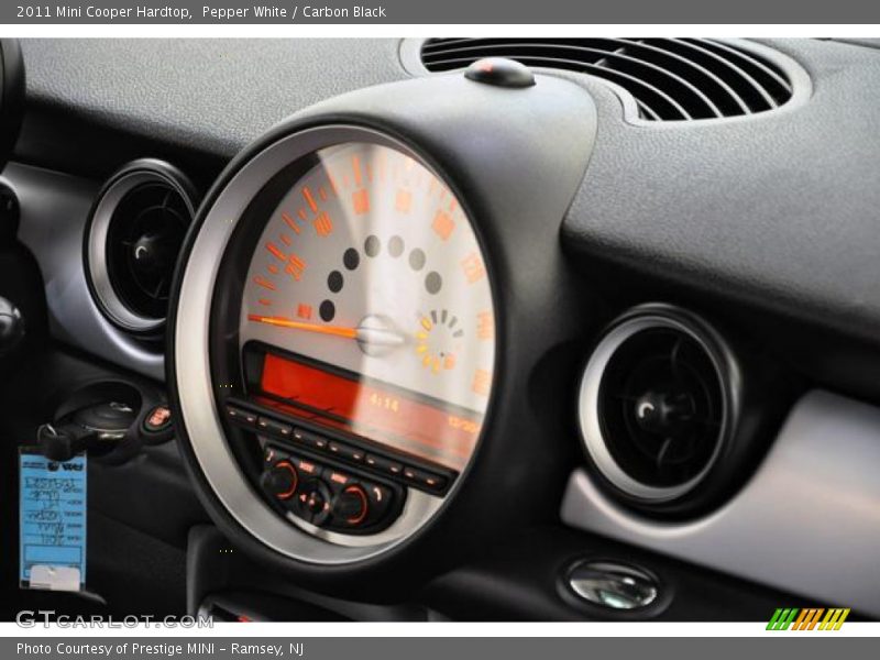 Pepper White / Carbon Black 2011 Mini Cooper Hardtop