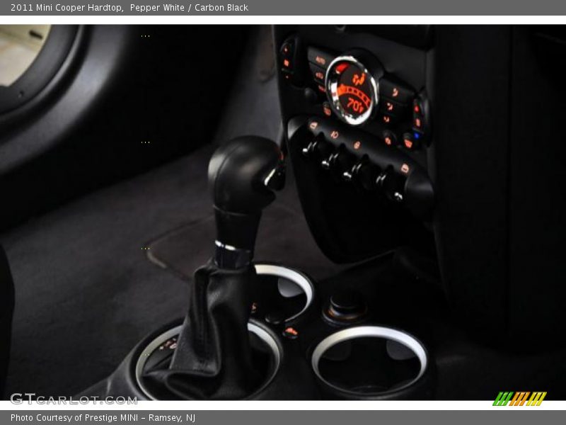 Pepper White / Carbon Black 2011 Mini Cooper Hardtop