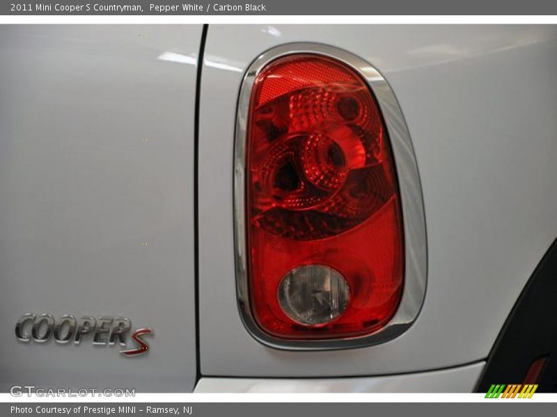 Pepper White / Carbon Black 2011 Mini Cooper S Countryman