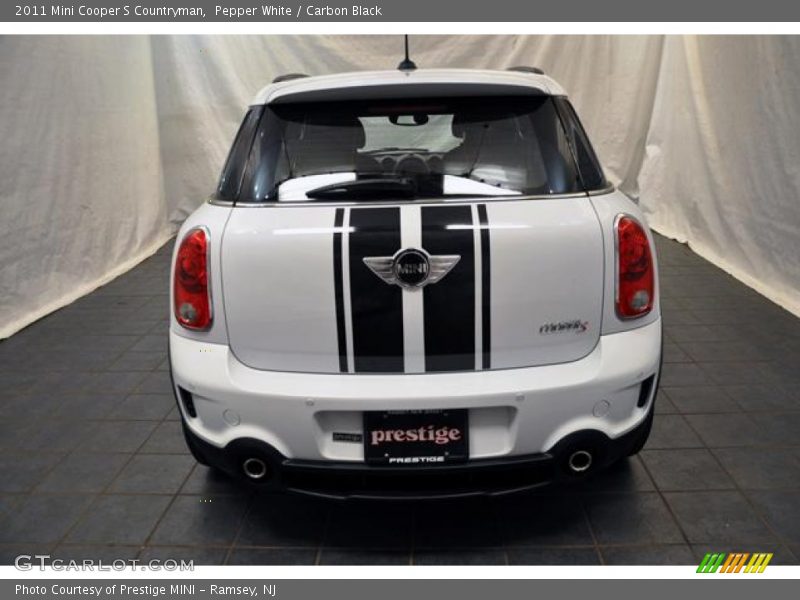 Pepper White / Carbon Black 2011 Mini Cooper S Countryman