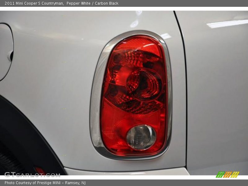 Pepper White / Carbon Black 2011 Mini Cooper S Countryman