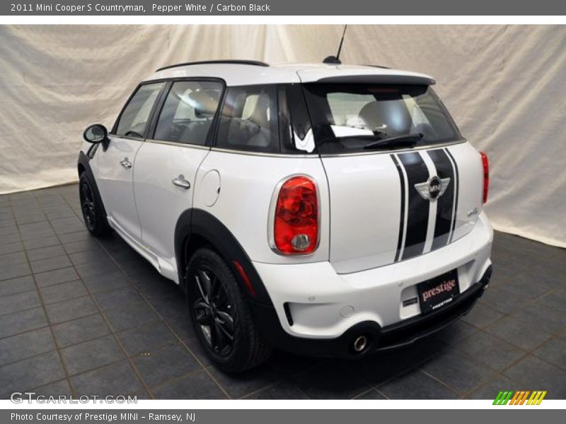 Pepper White / Carbon Black 2011 Mini Cooper S Countryman