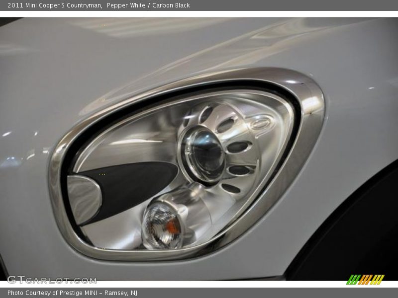 Pepper White / Carbon Black 2011 Mini Cooper S Countryman