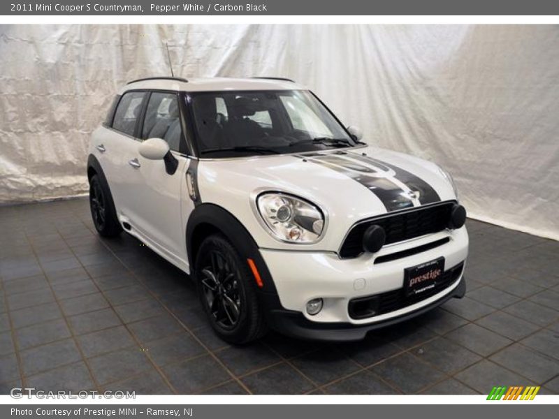 Pepper White / Carbon Black 2011 Mini Cooper S Countryman