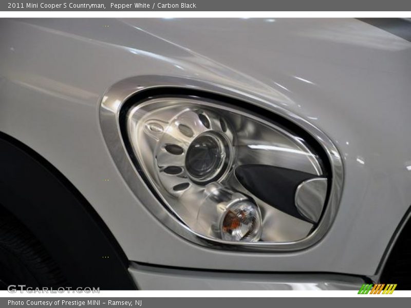 Pepper White / Carbon Black 2011 Mini Cooper S Countryman