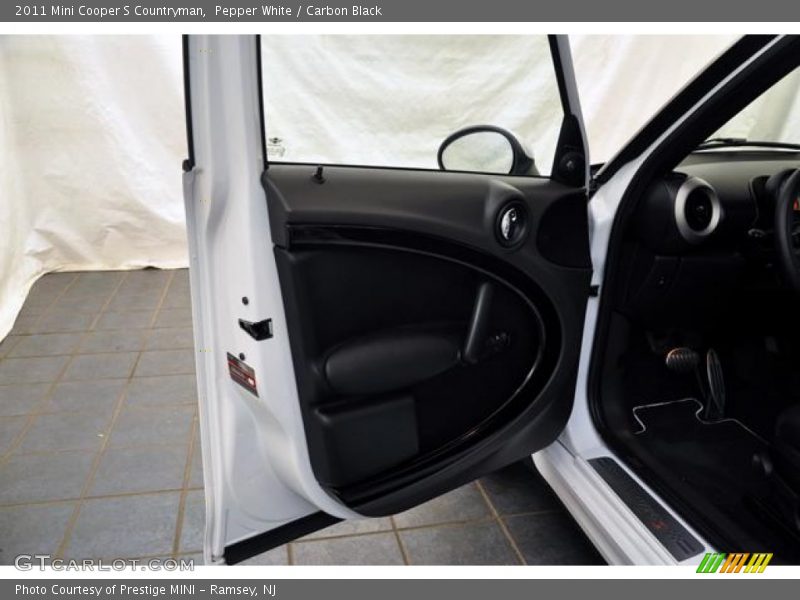 Pepper White / Carbon Black 2011 Mini Cooper S Countryman