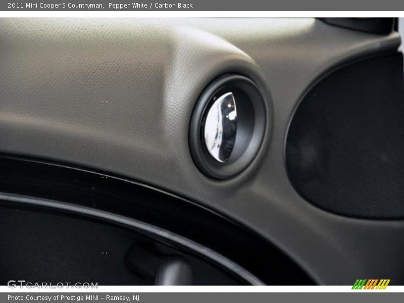 Pepper White / Carbon Black 2011 Mini Cooper S Countryman