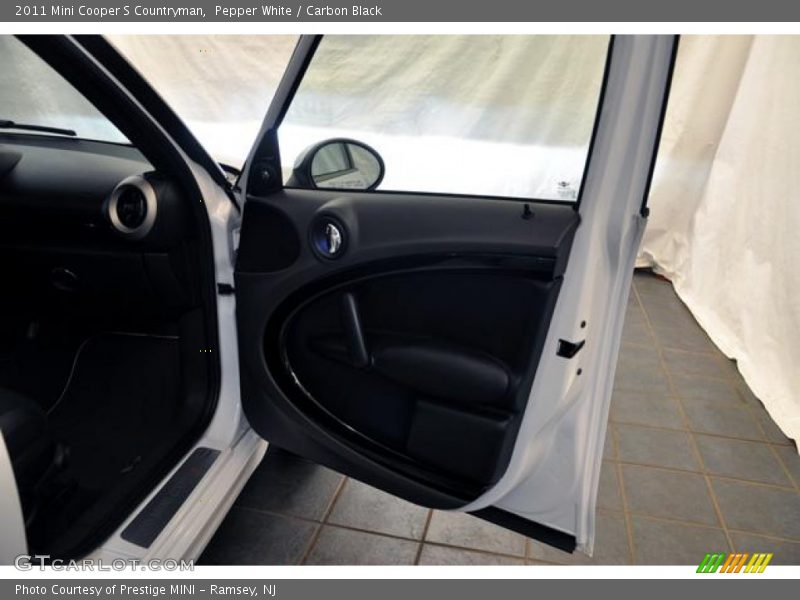 Pepper White / Carbon Black 2011 Mini Cooper S Countryman