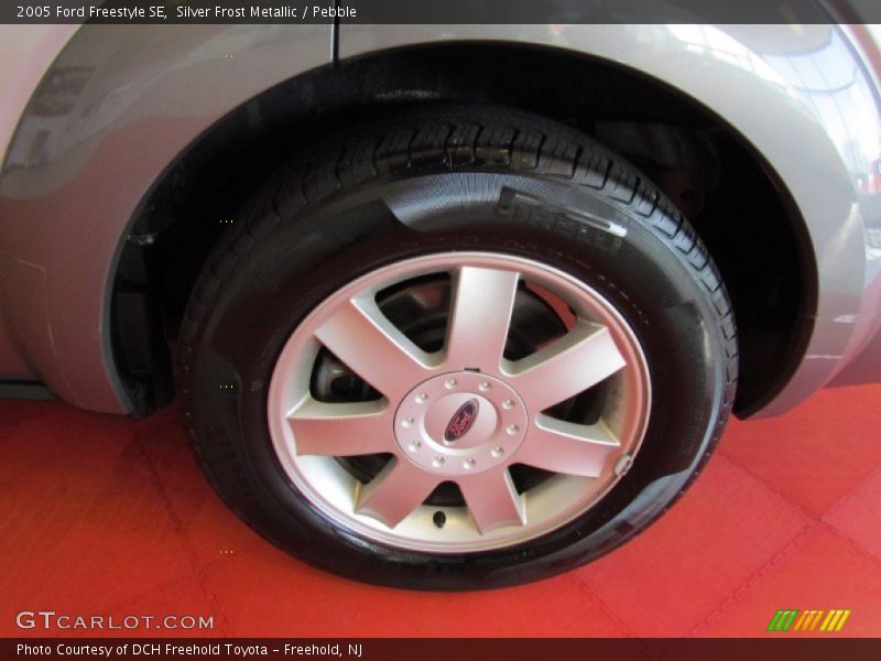 Silver Frost Metallic / Pebble 2005 Ford Freestyle SE