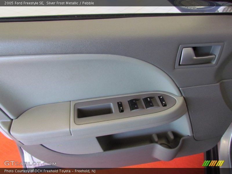 Silver Frost Metallic / Pebble 2005 Ford Freestyle SE