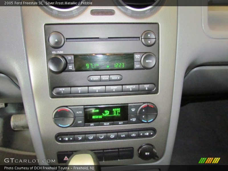 Silver Frost Metallic / Pebble 2005 Ford Freestyle SE
