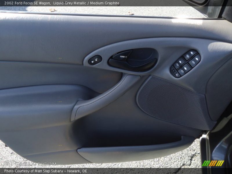 Liquid Grey Metallic / Medium Graphite 2002 Ford Focus SE Wagon