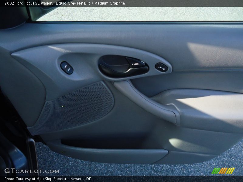 Liquid Grey Metallic / Medium Graphite 2002 Ford Focus SE Wagon