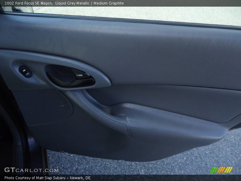 Liquid Grey Metallic / Medium Graphite 2002 Ford Focus SE Wagon